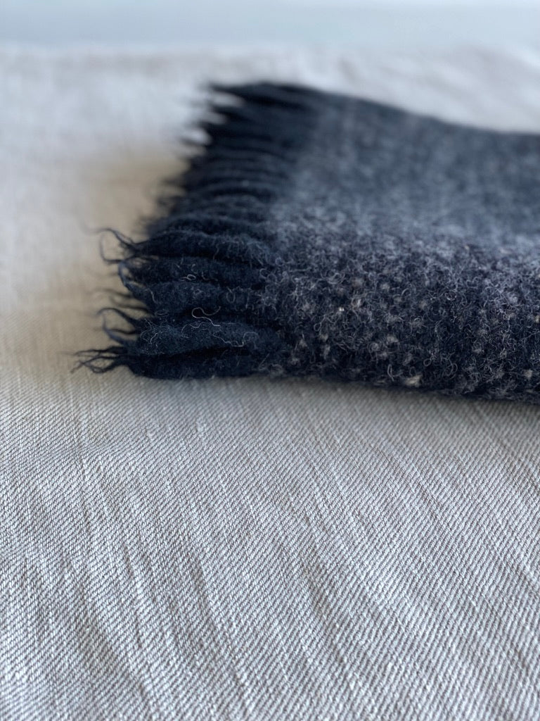 Himalayan Wool Rug l Black