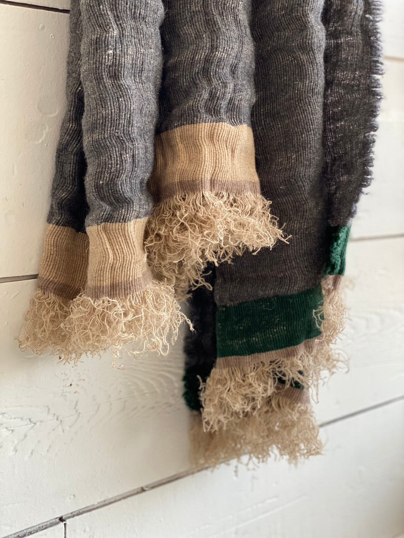House of Lyria Throw l Castor Throw