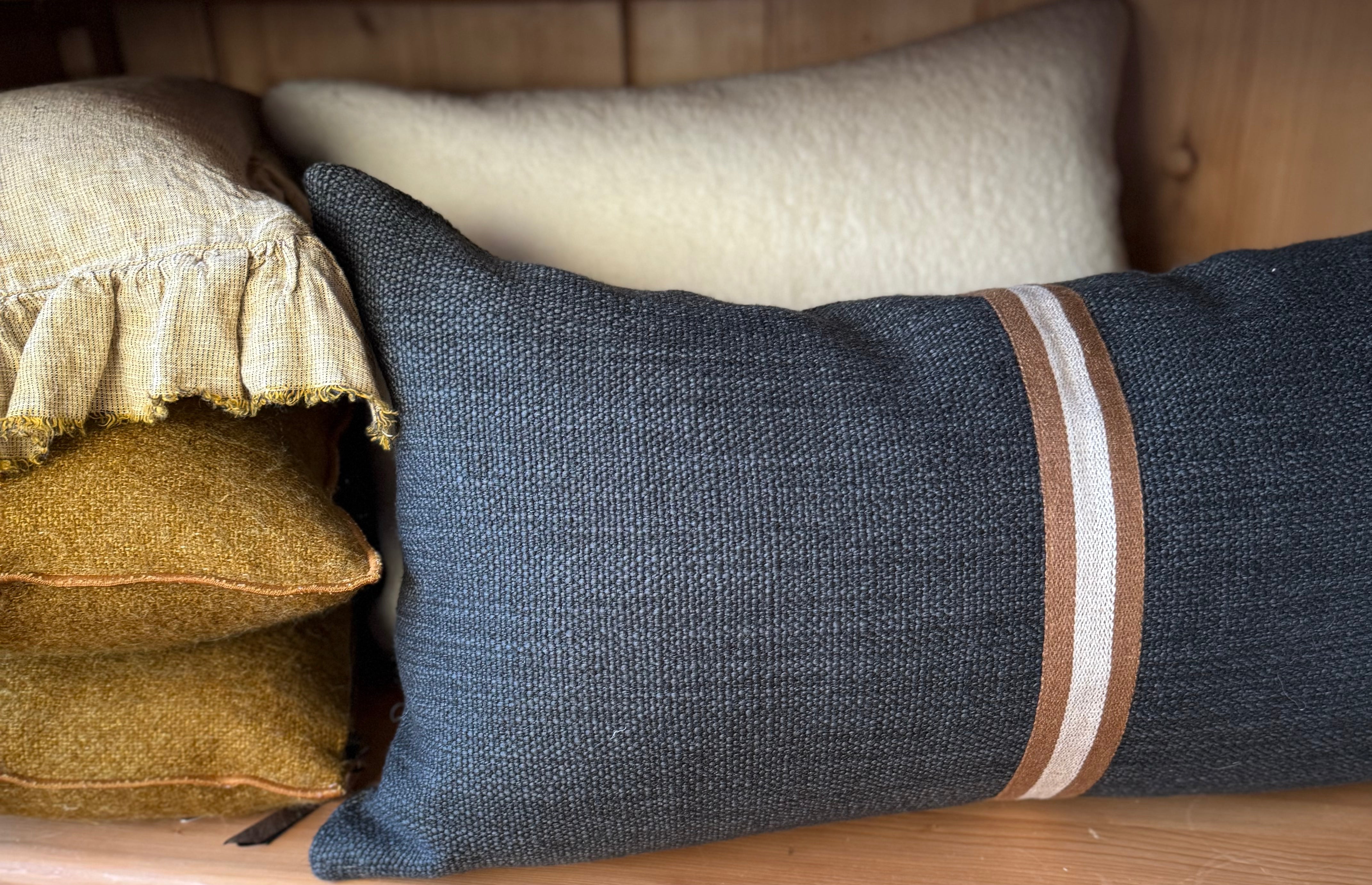 Libeco Linen & Wool | Jasper Faded Black