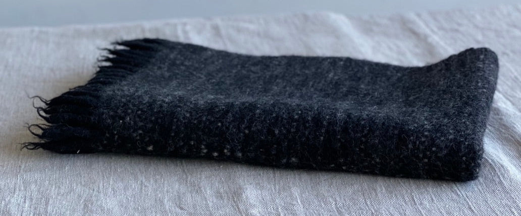 Himalayan Wool Rug l Black