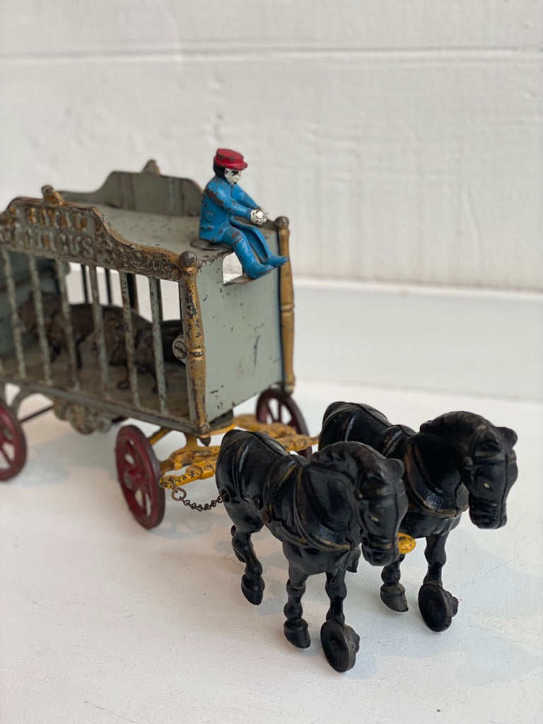 Royal Circus Cage With Lions l #101