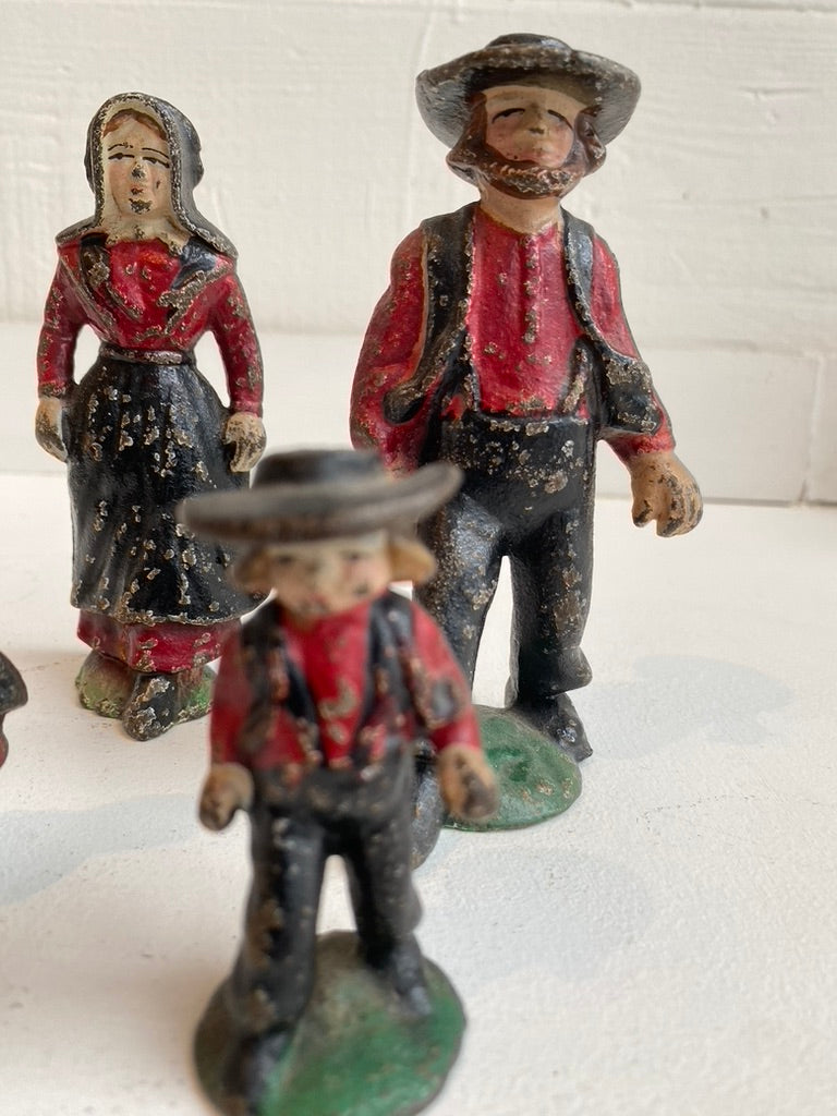 Pioneer Family l Set of 4