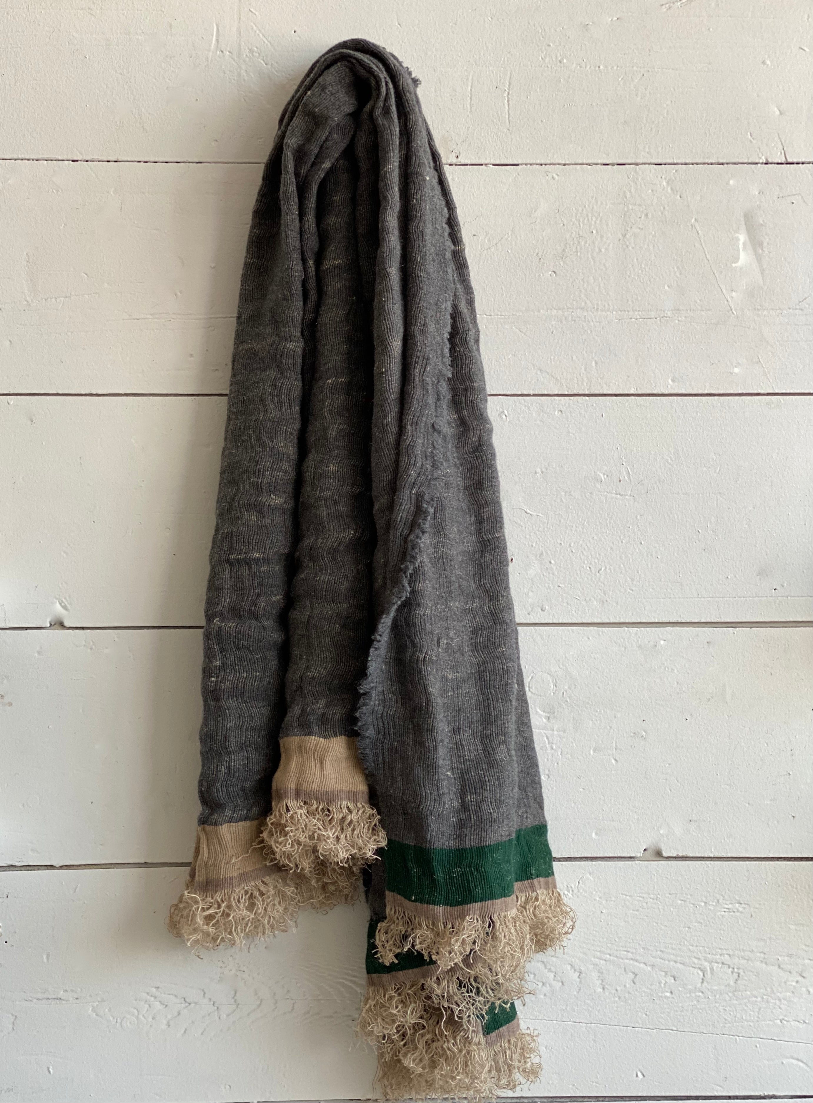 House of Lyria Throw l Castor Throw