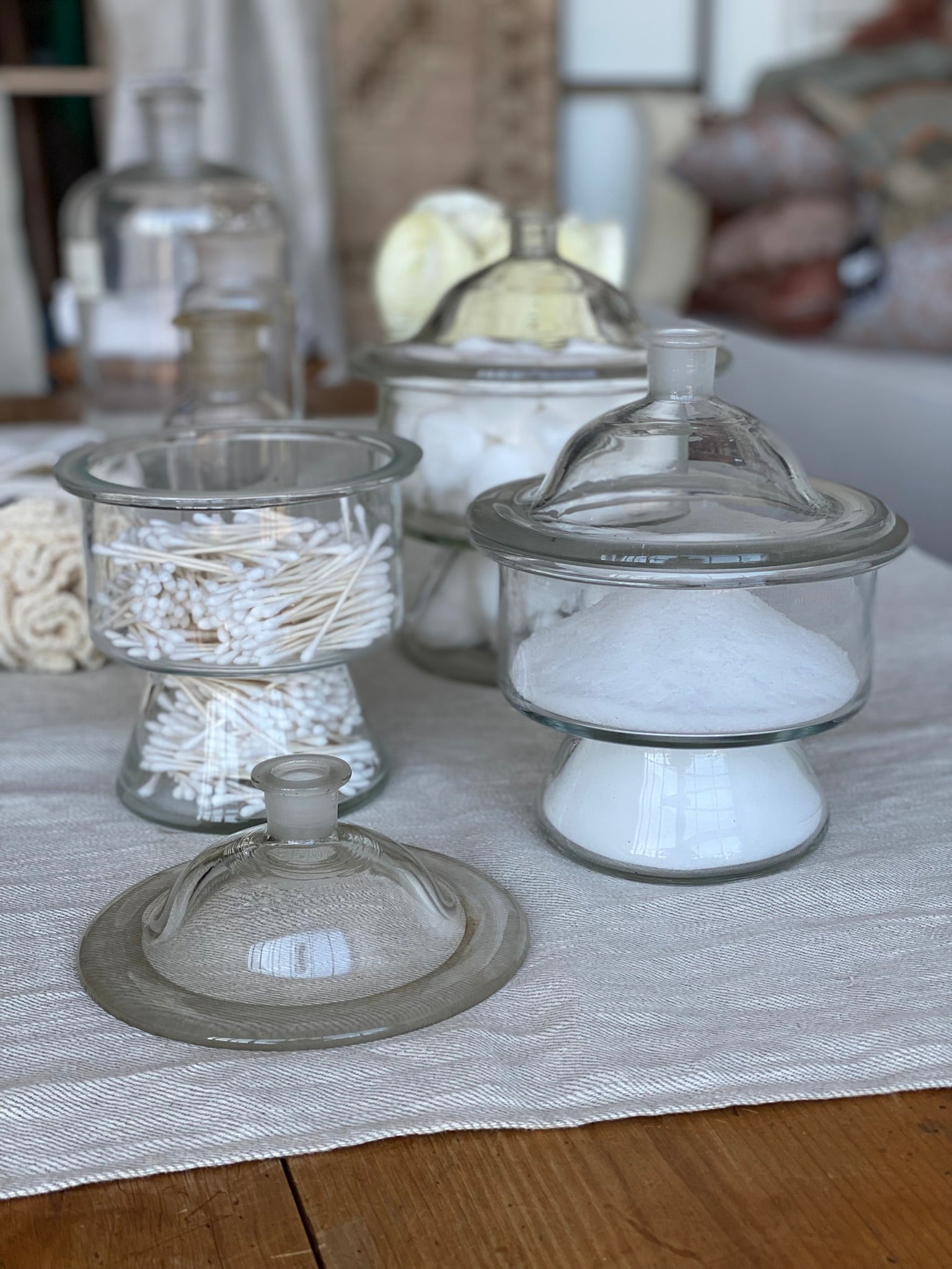 Lidded Pharma Jar