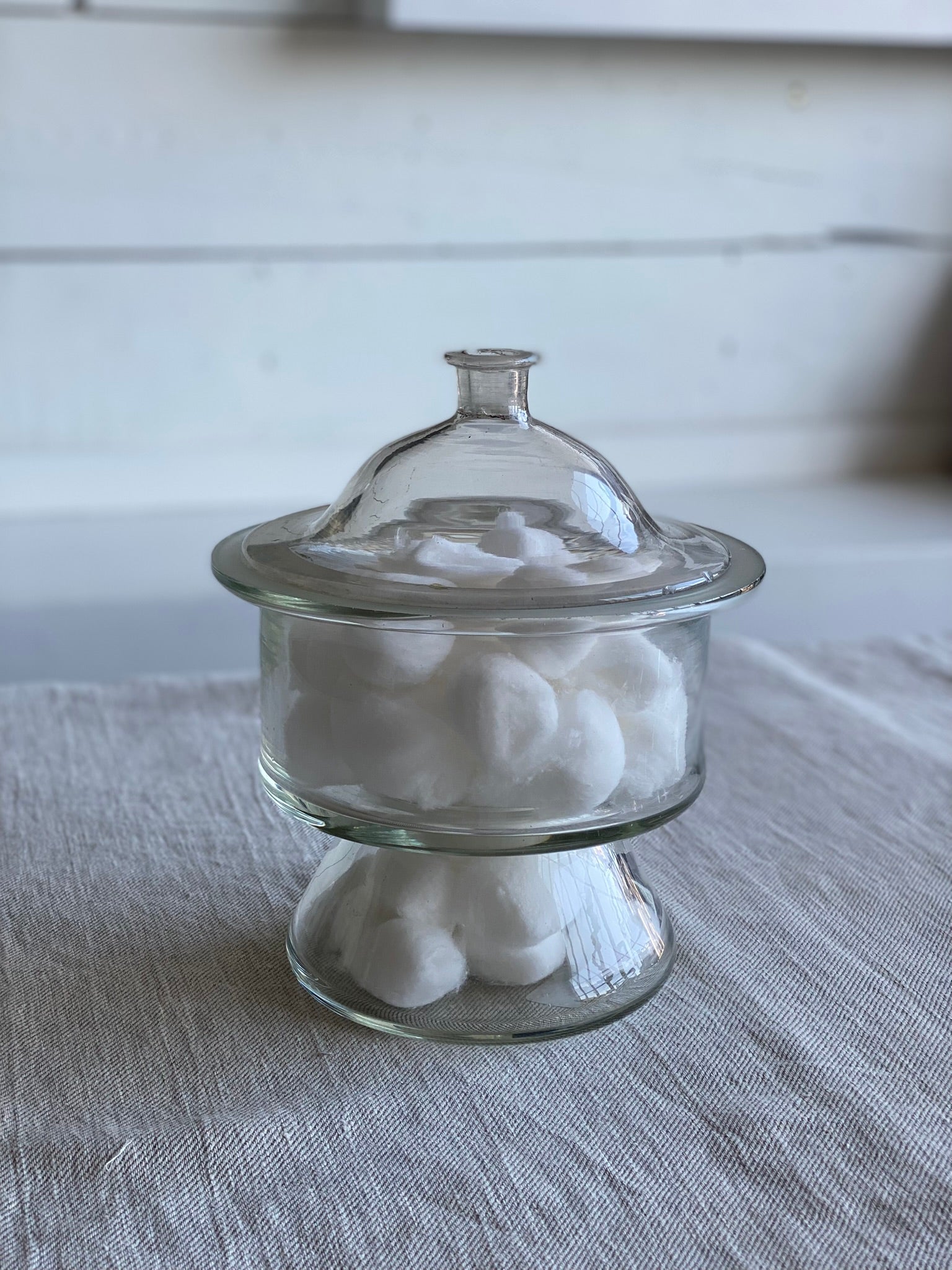 Lidded Pharma Jar