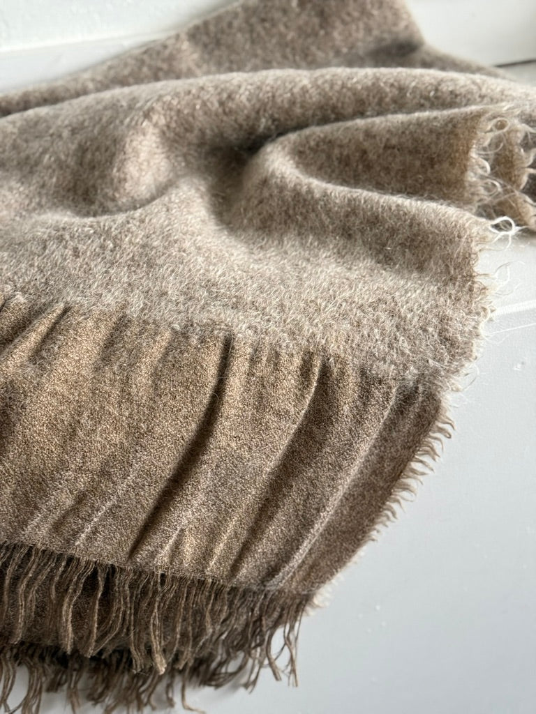 House of Lyria Throw | Rovere