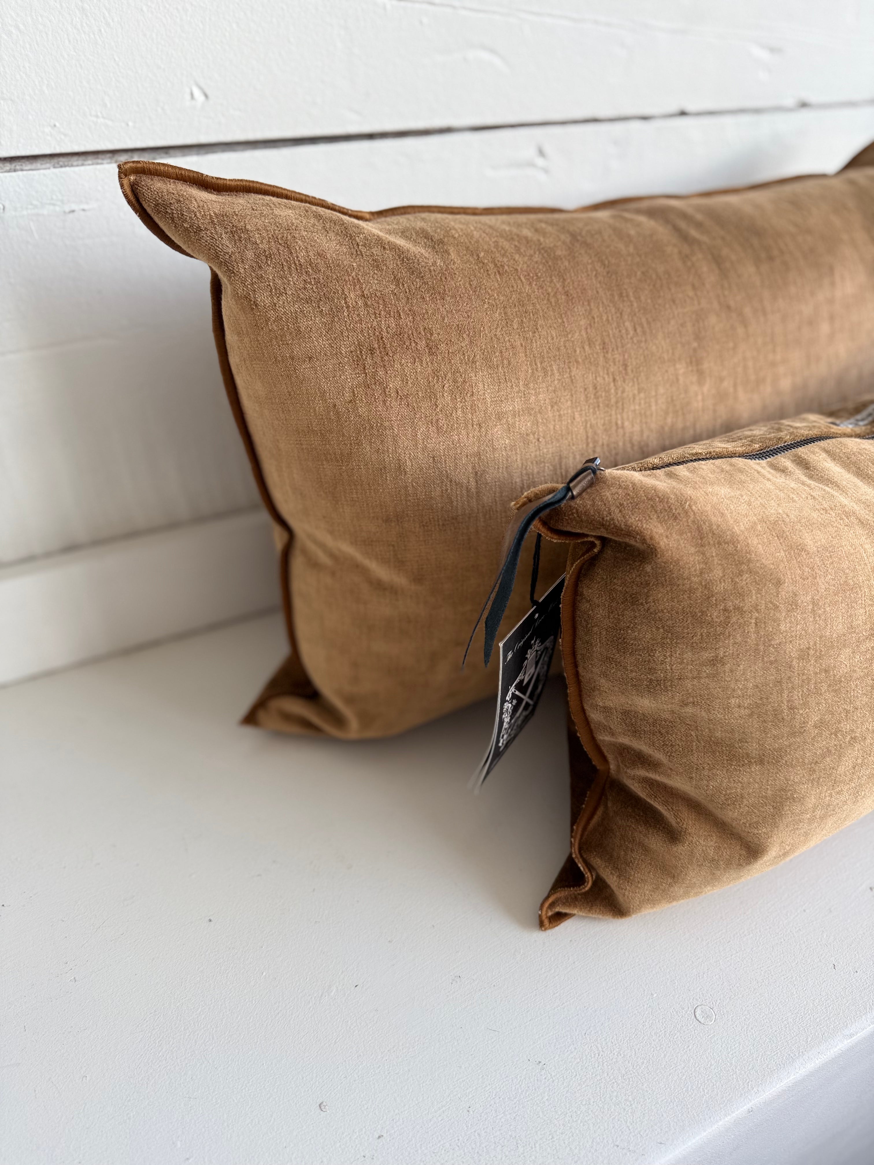Maison de Vacances | Royal Velvet Pillow in Havane