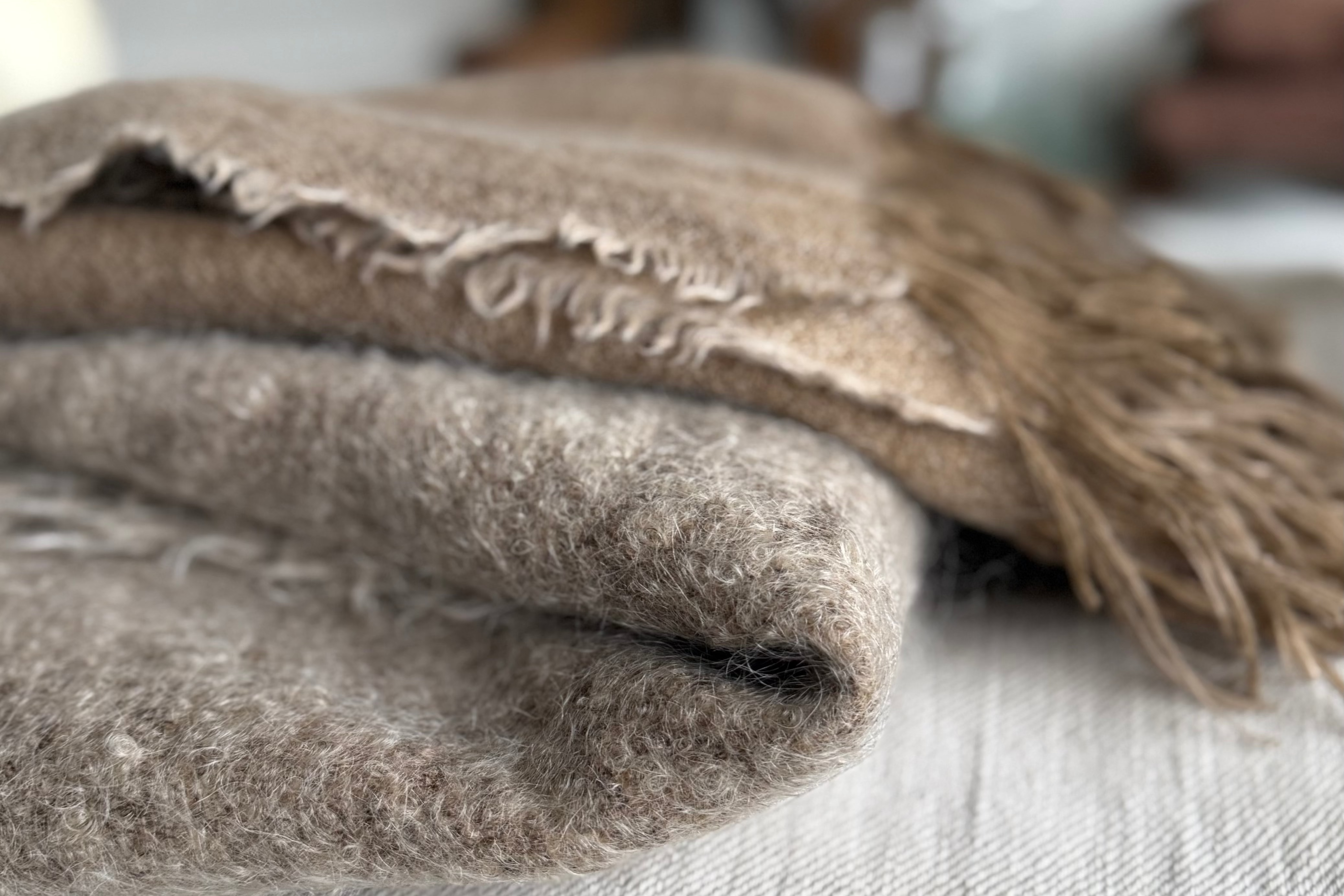 House of Lyria Throw | Rovere