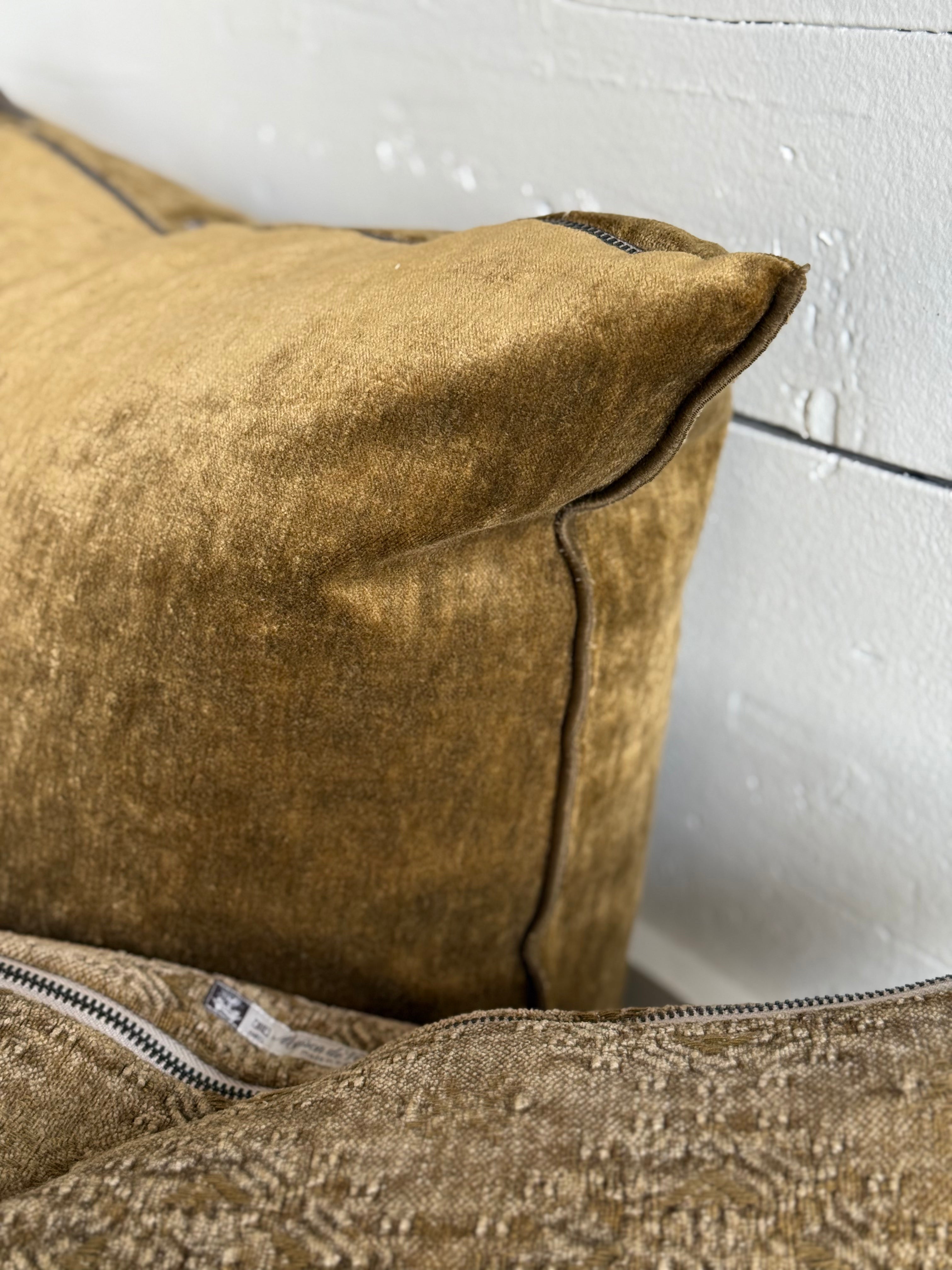 Maison de Vacances | Royal Velvet in Bronze