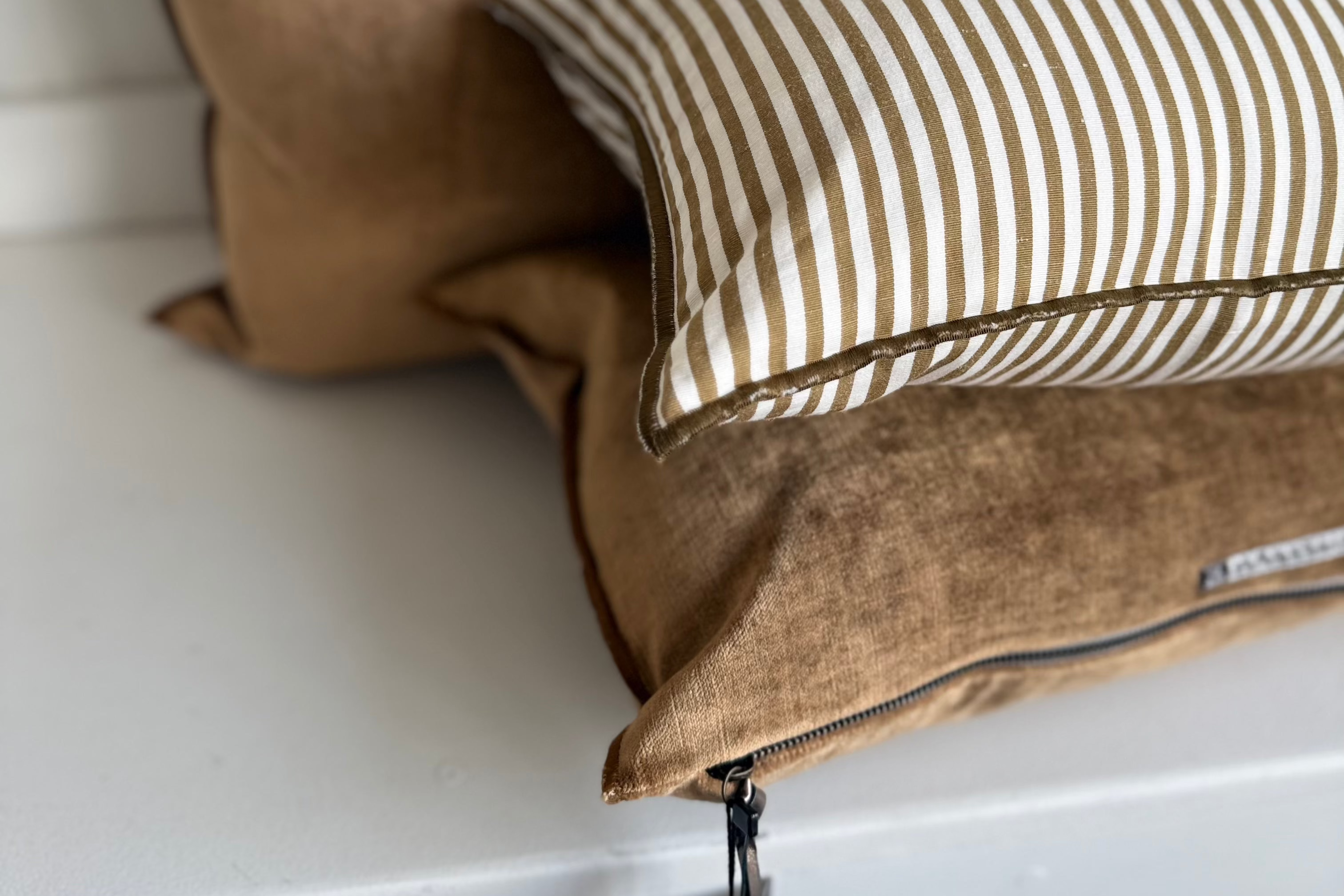 Maison de Vacances | Royal Velvet Pillow in Havane