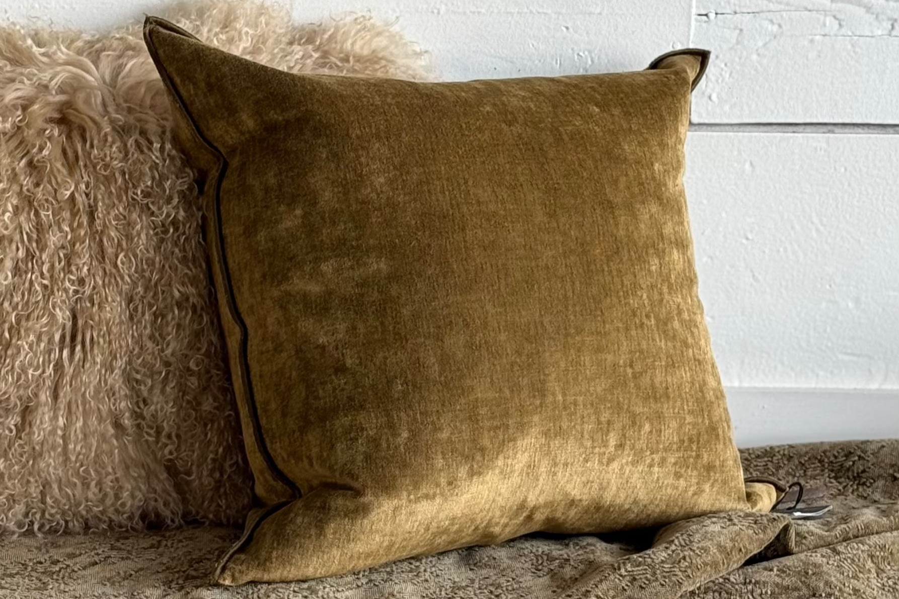 Maison de Vacances | Royal Velvet in Bronze
