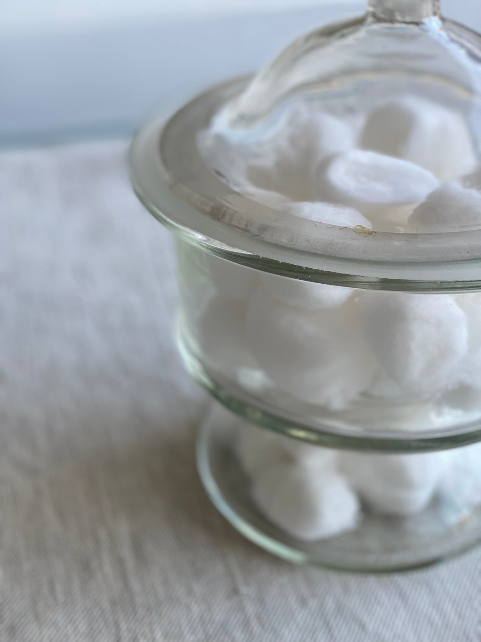 Lidded Pharma Jar