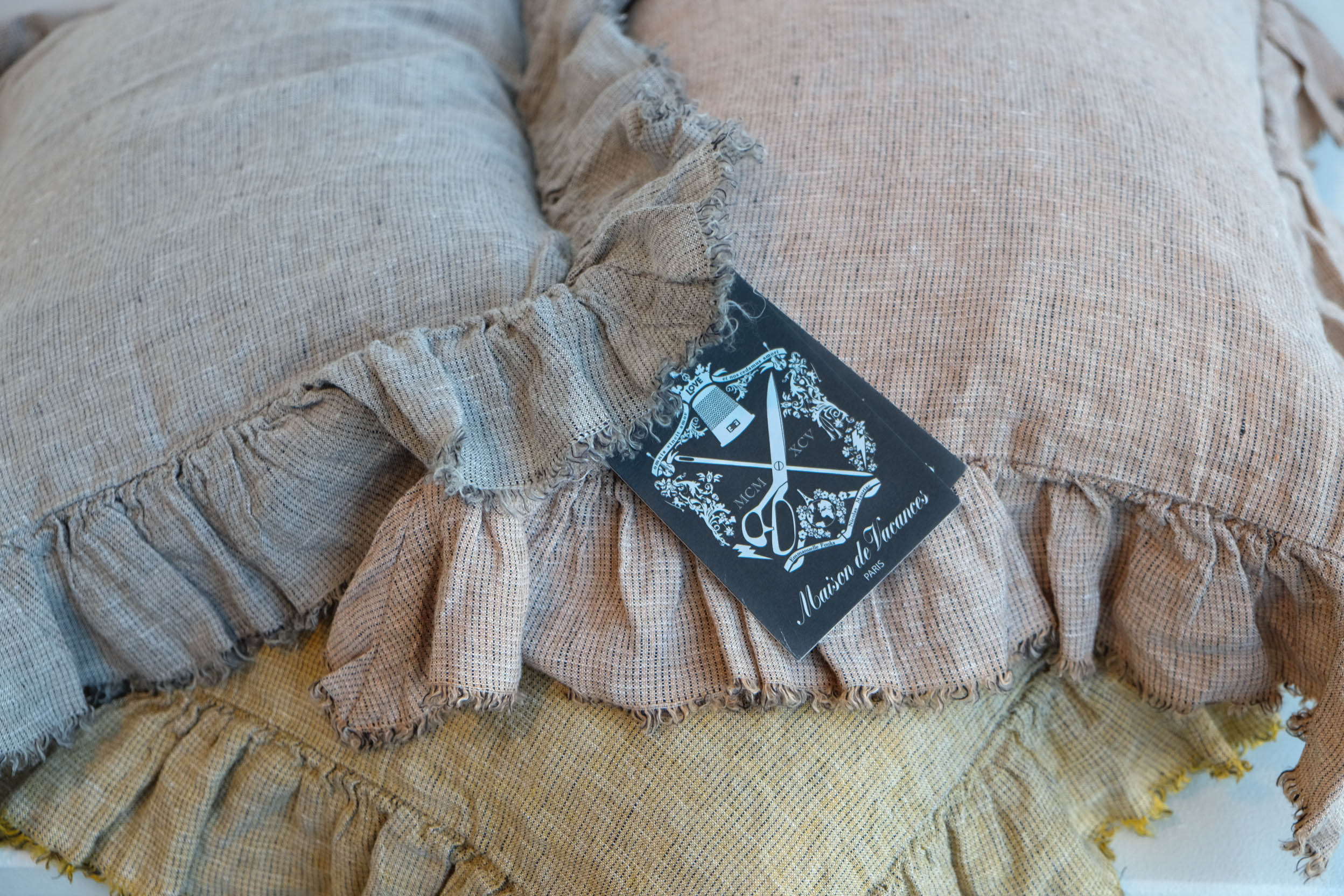 Maison de Vacances | Linen Shaker