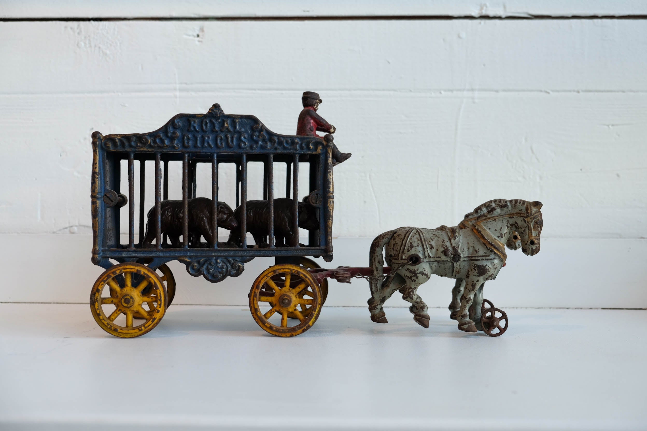 Royal Circus Cage With Bears l #88