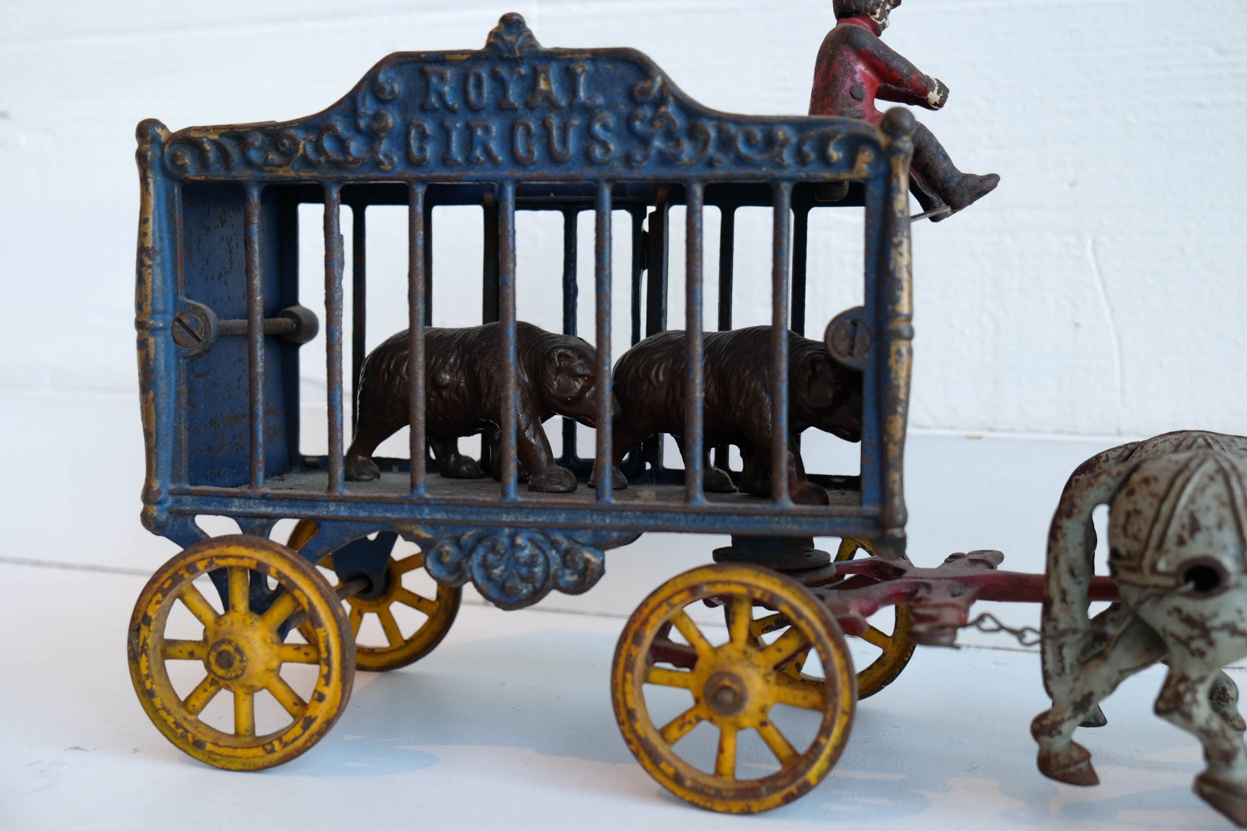 Royal Circus Cage With Bears l #88