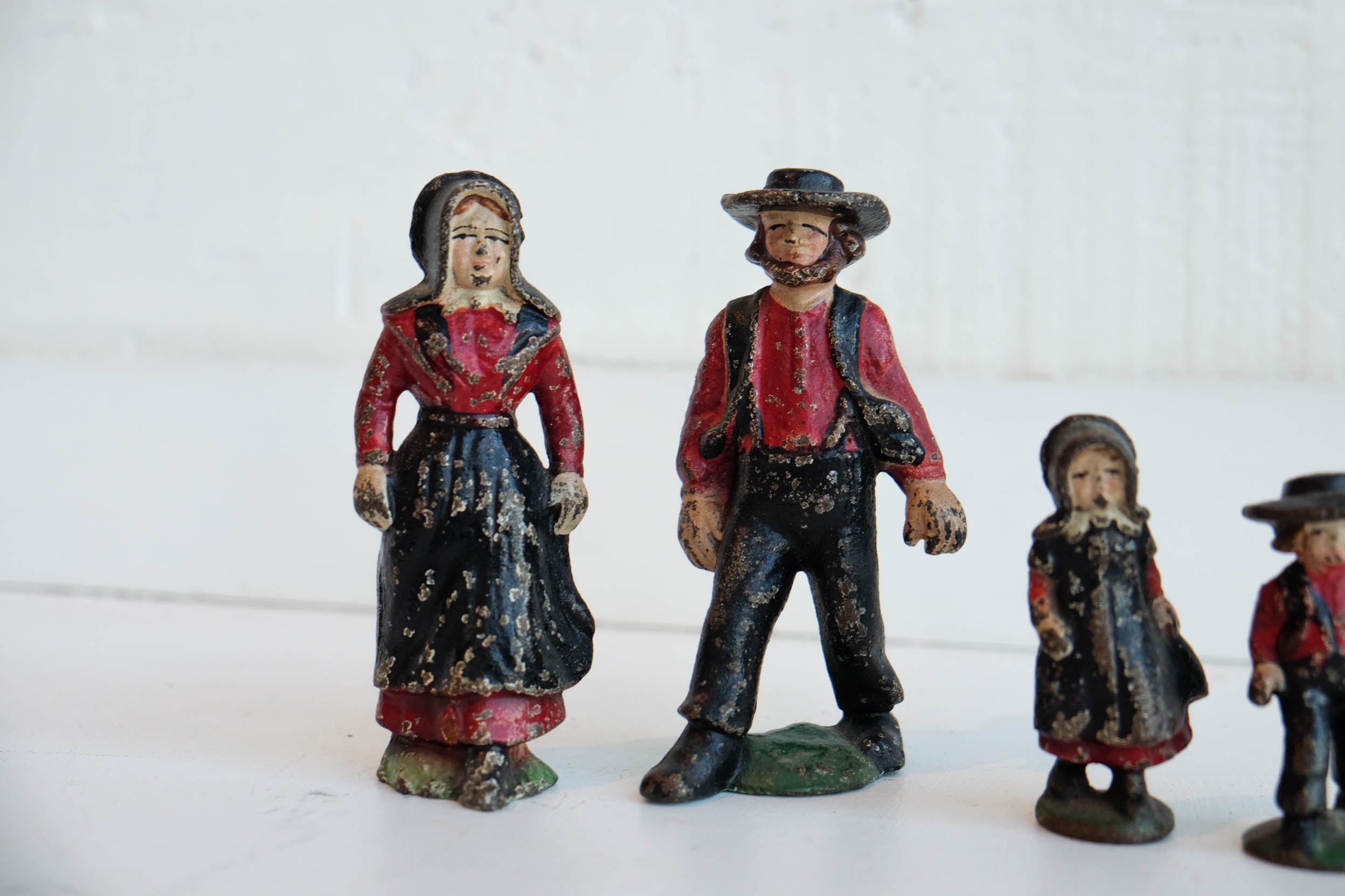 Pioneer Family l Set of 4