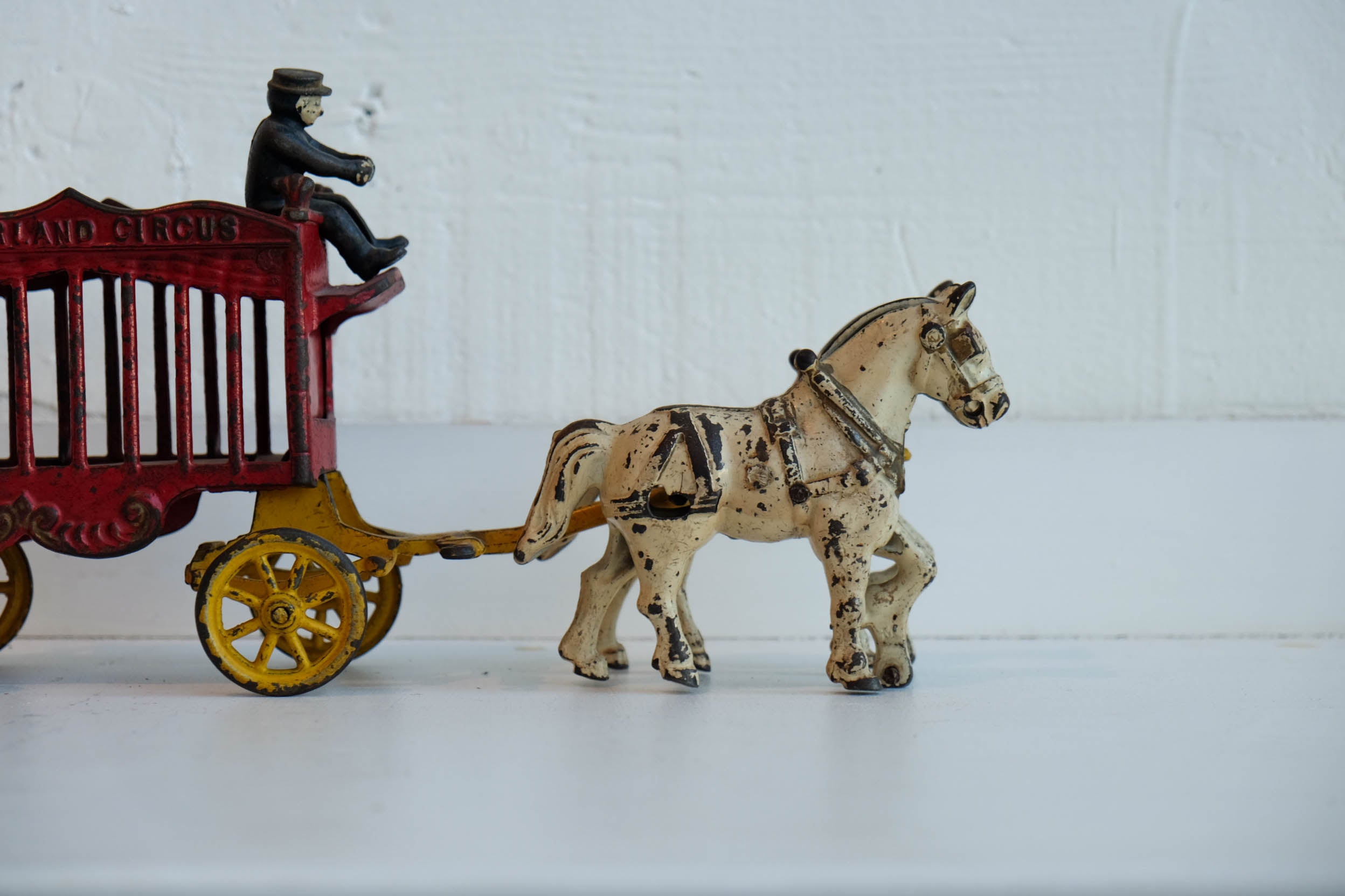 Red Overland Circus With White Horse l #58