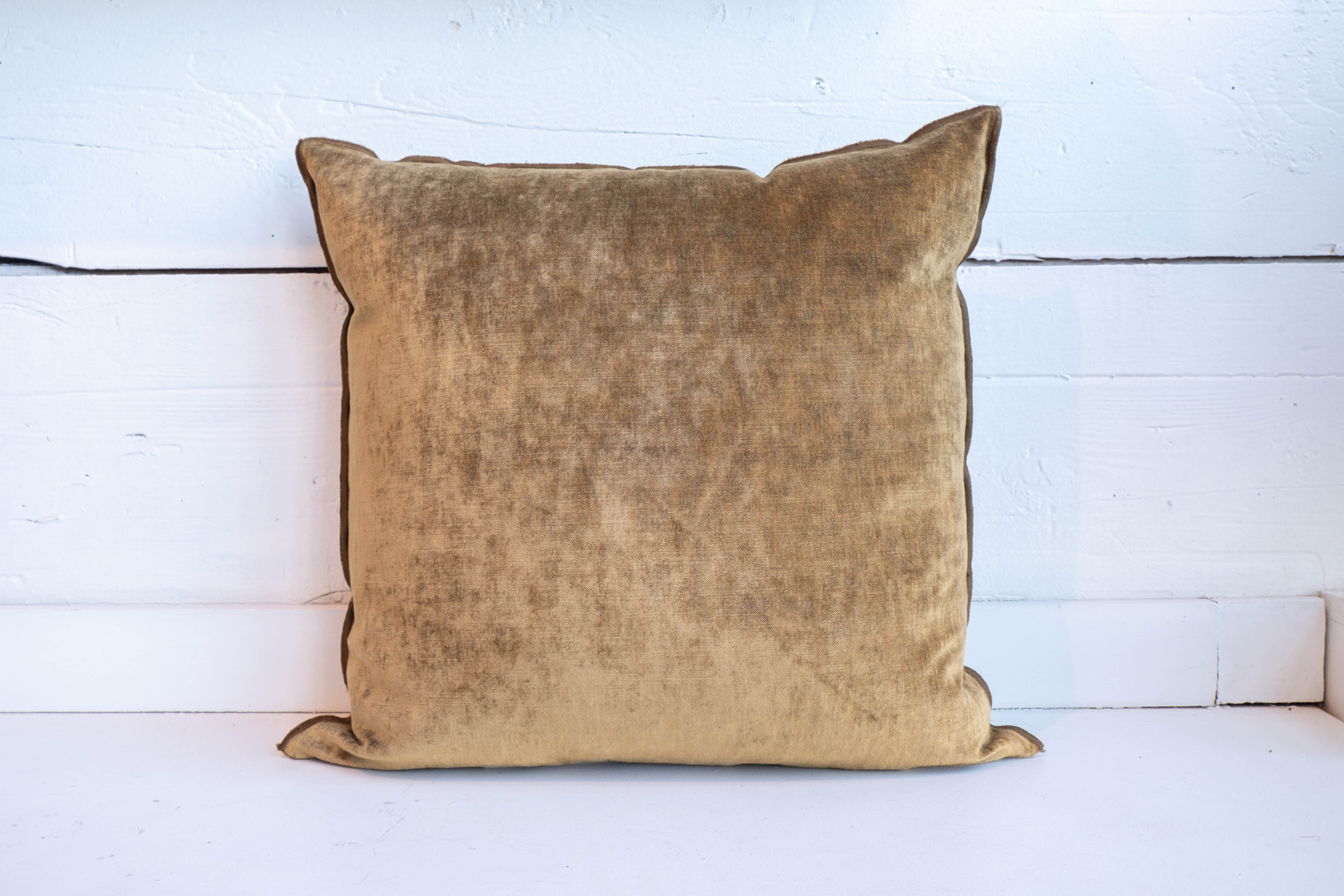 Maison de Vacances | Royal Velvet in Bronze