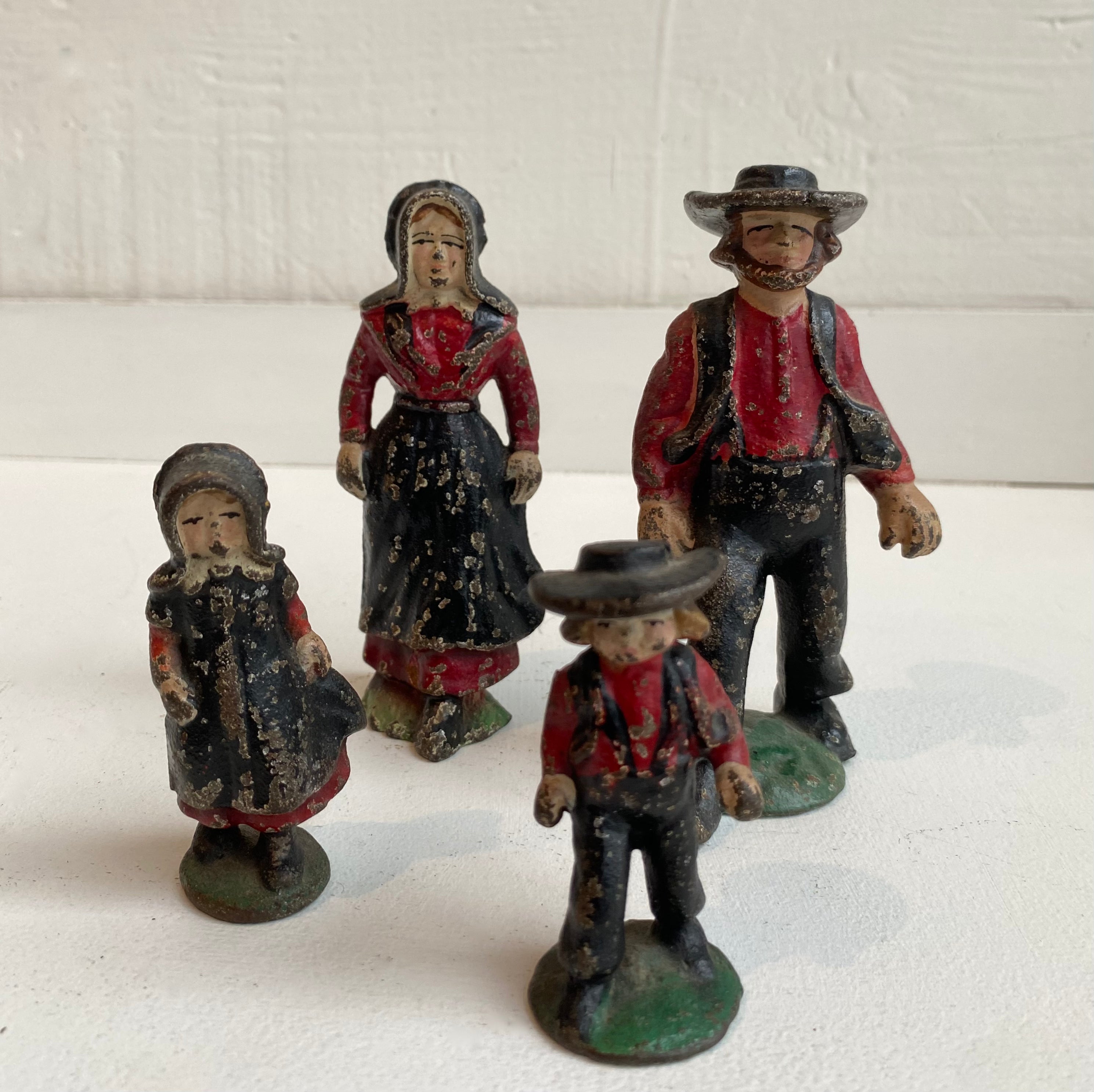 Pioneer Family l Set of 4
