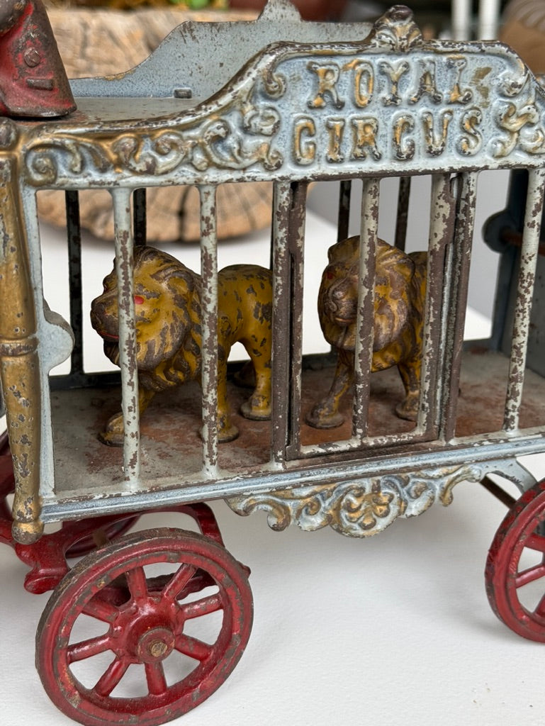 Royal Circus Cage With Lions l #121