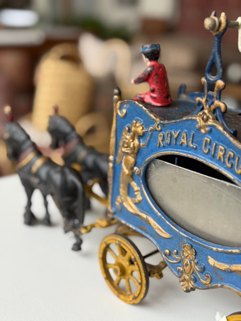 Hubley Royal Circus Carriage With Clown l #82