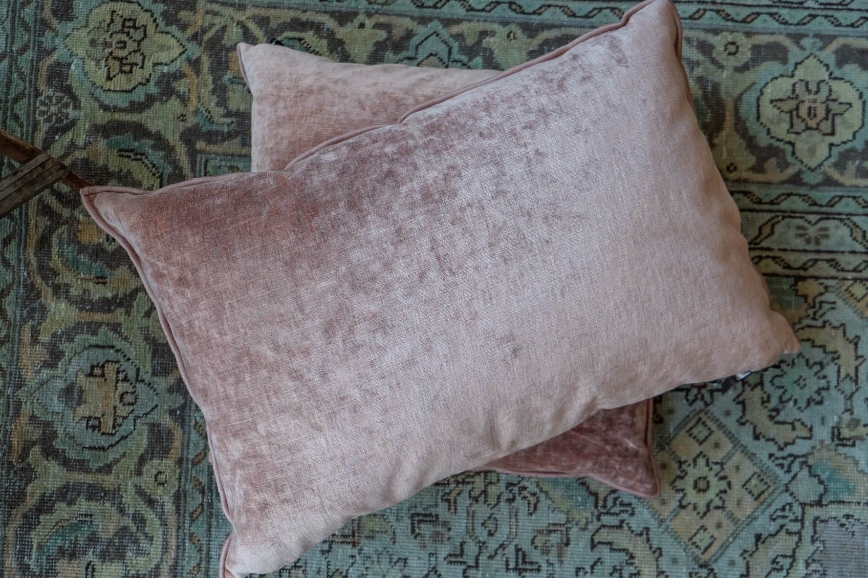 Maison_de_Vacance_Vintage_Velvet_Pillow_in_Argile