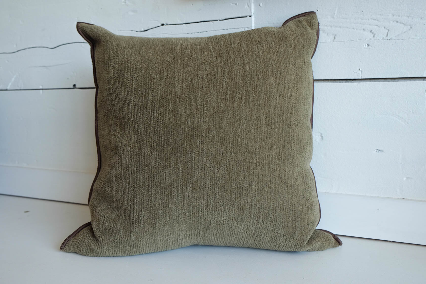 Maison de Vacances | Tufted Canvas in Kaki 20 x 20