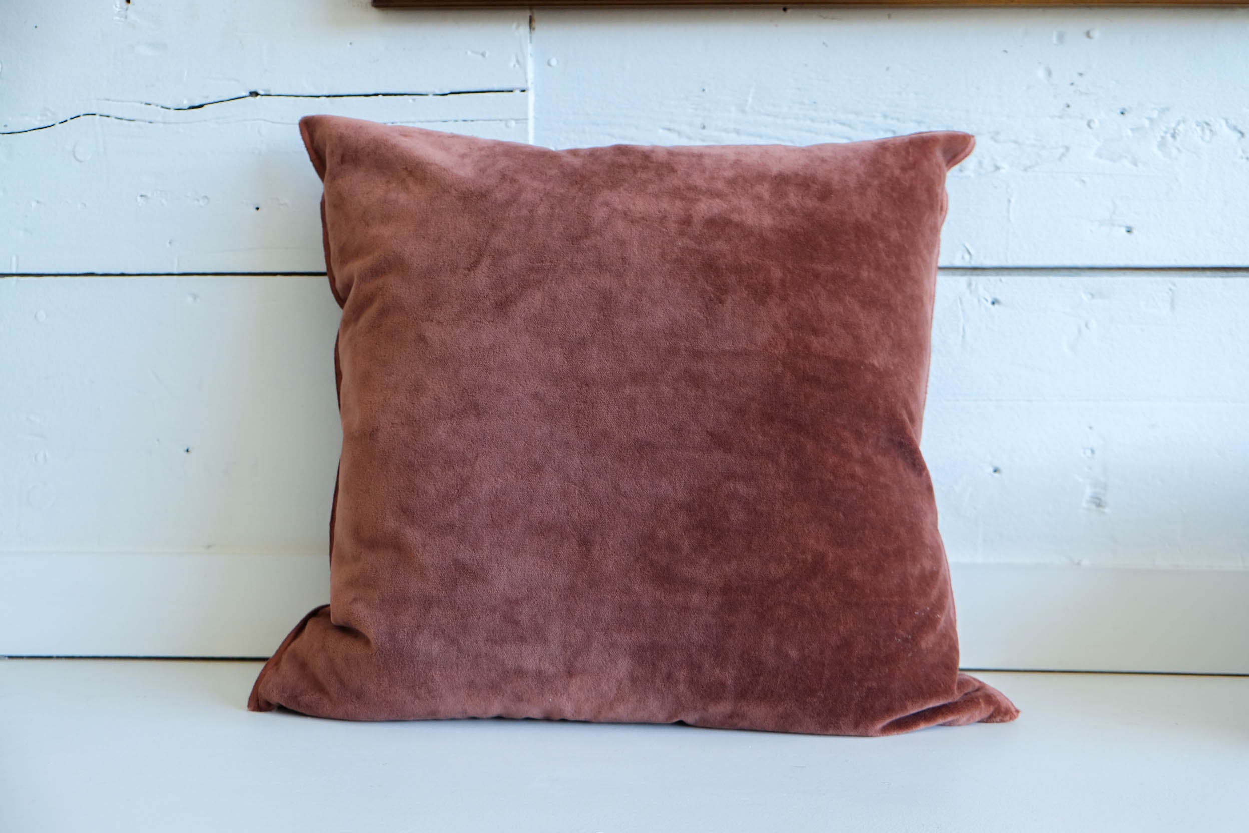 Maison de Vacances Vintage Velvet Pillow in Argile 20 x 20