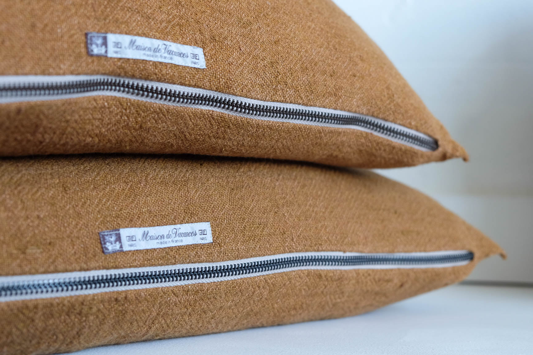 Maison de Vacances | Washed Linen Crépon Pillow in Havane Closeup