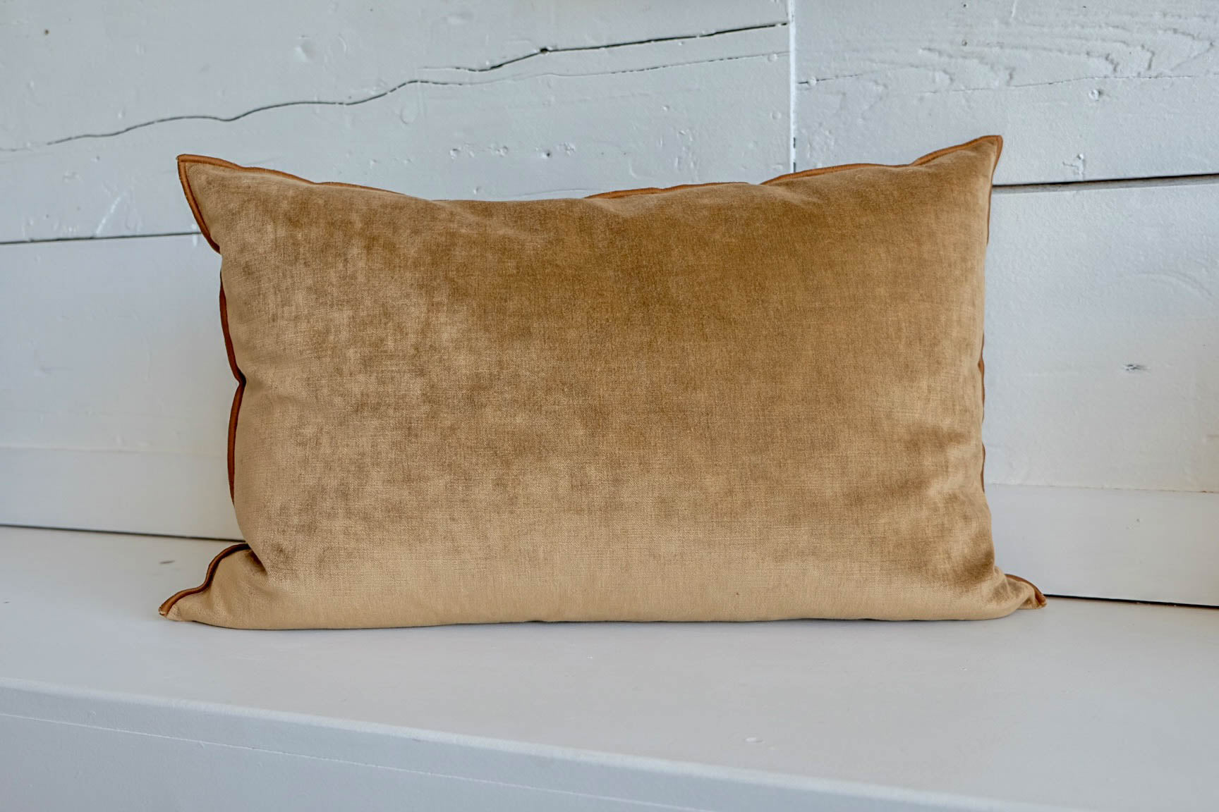 Maison de Vacances l Royal Velvet Pillow in Havane 16 x 24