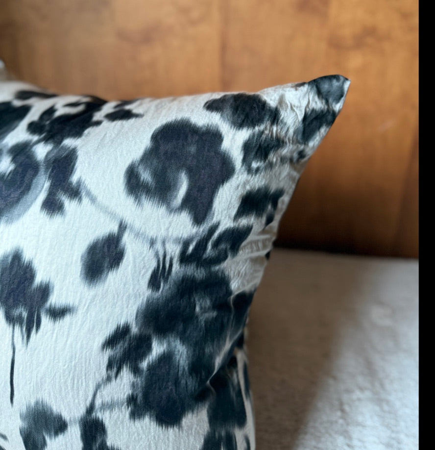 House of Lyria Pillow | Freesia