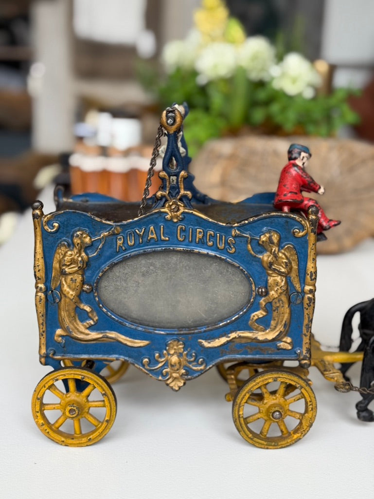 Hubley Royal Circus Carriage With Clown l #82