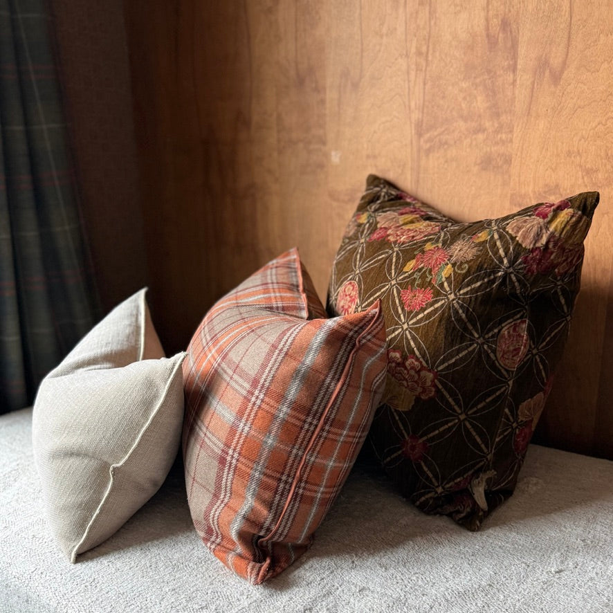 House of Lyria Pillow | Sainfoin