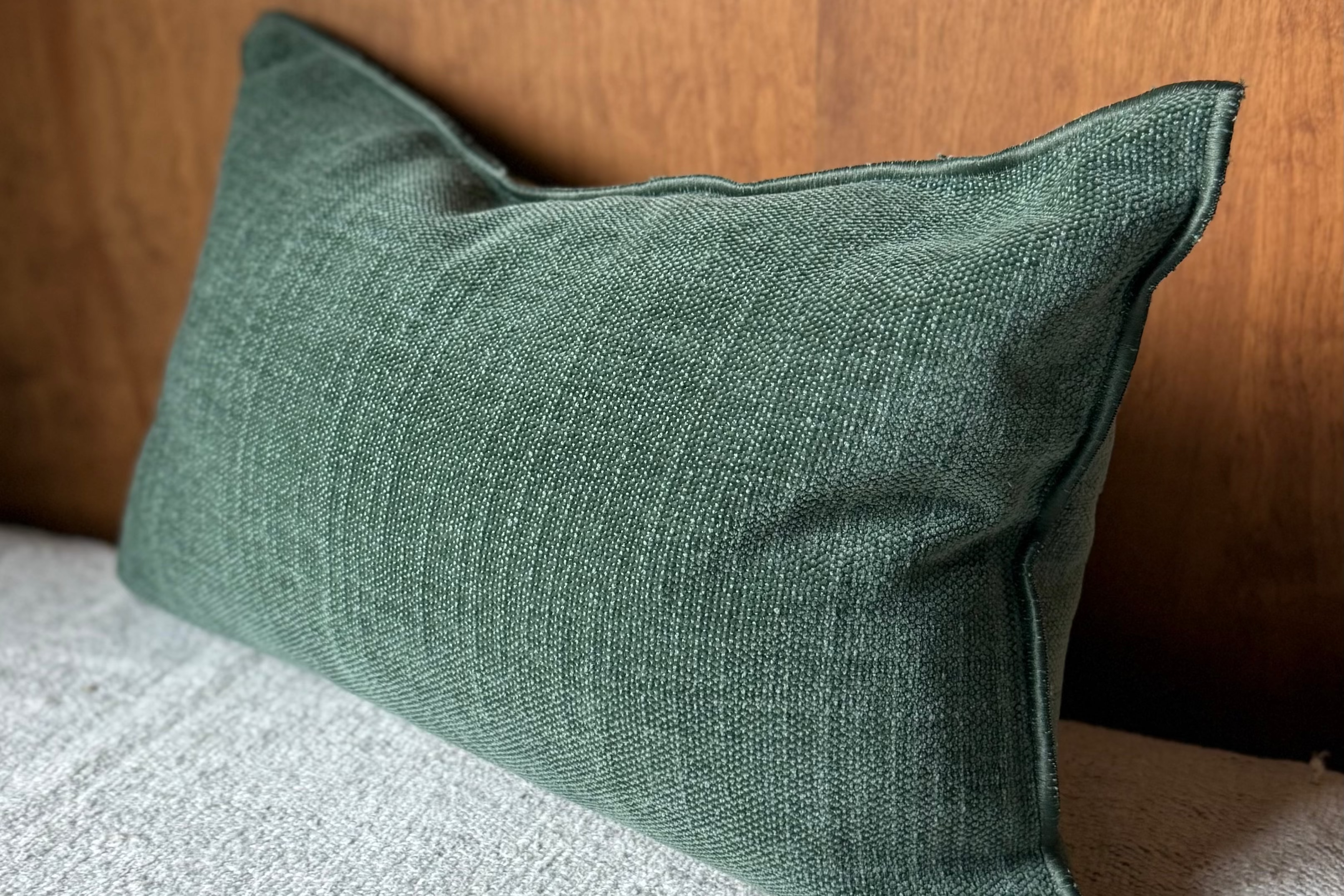 Maison de Vacances Como Chenille Pillow | Avocat